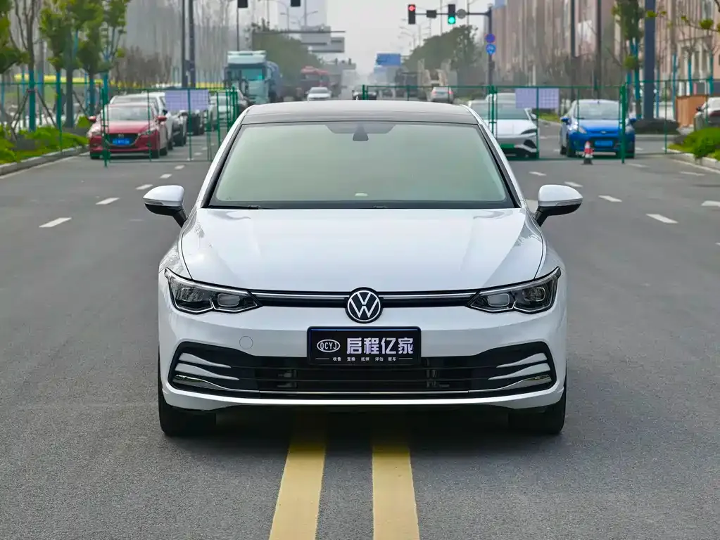 Volkswagen Golf 2024 из CN, фото 7
