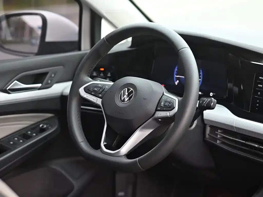 Volkswagen Golf 2024 из CN, фото 4