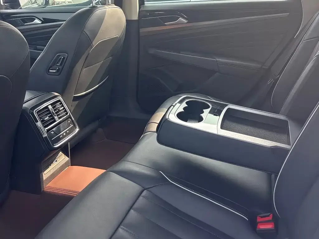 Volkswagen Passat — фото 8