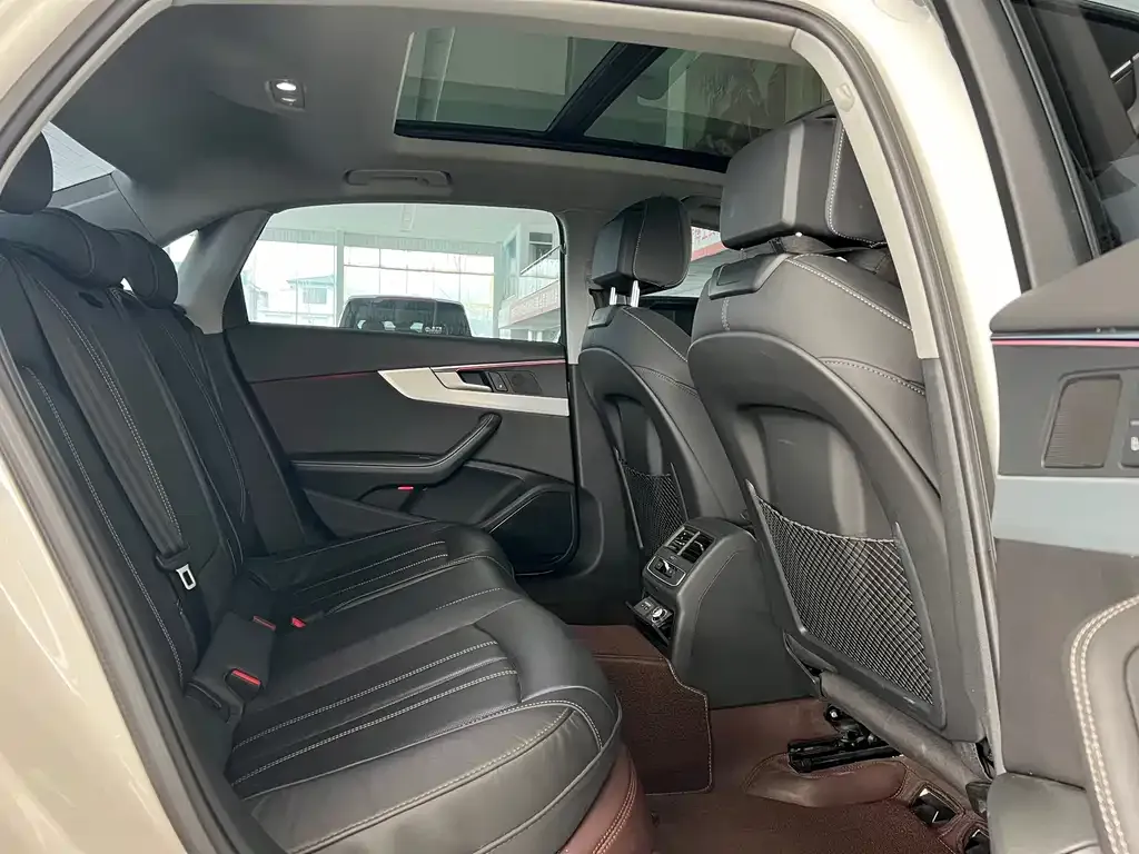 Audi A4L 2023 из CN, фото 3