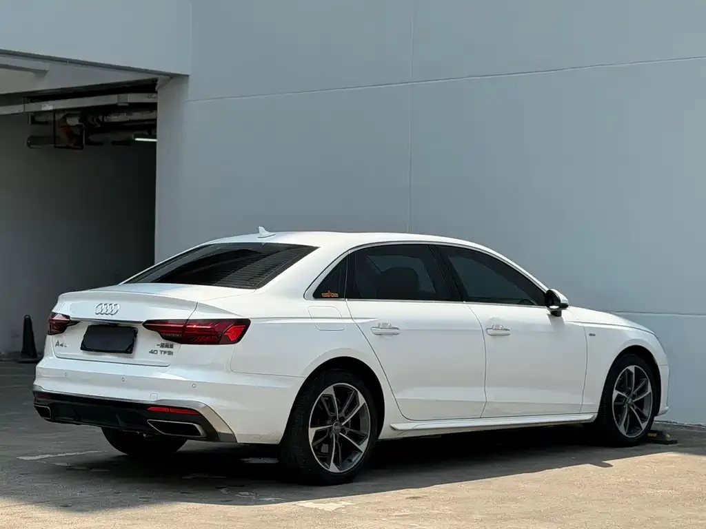 Audi A4L 2021 из CN, фото 5