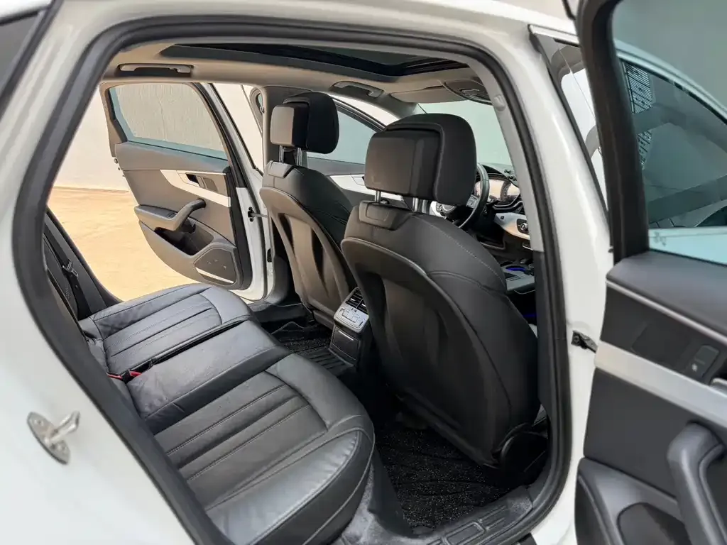 Audi A4L 2021 из CN, фото 9