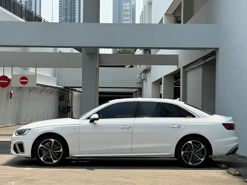Audi A4L 2021 из CN, фото 7