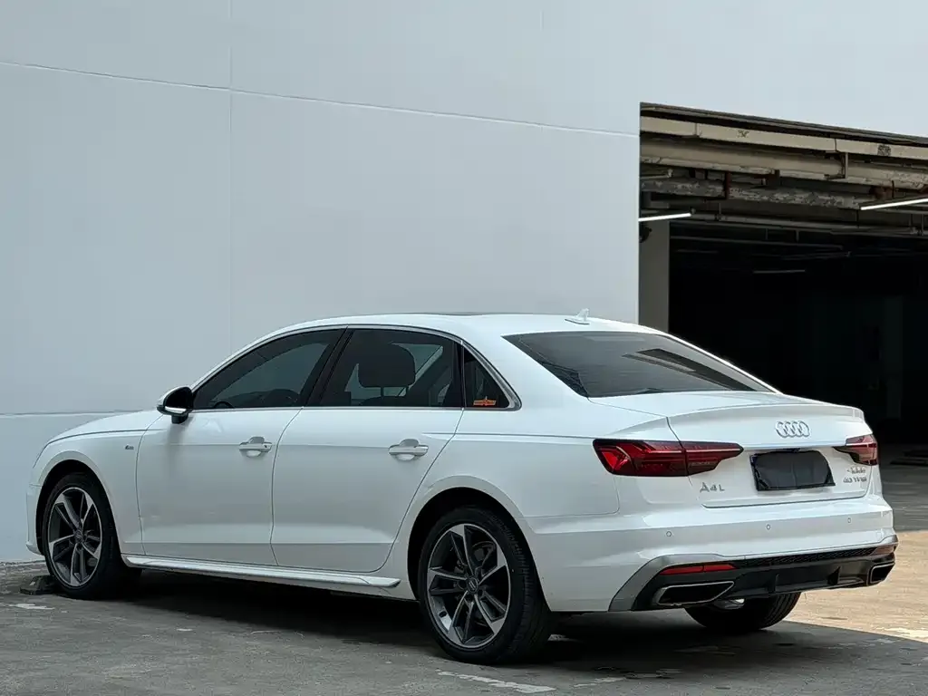 Audi A4L 2021 из CN, фото 4