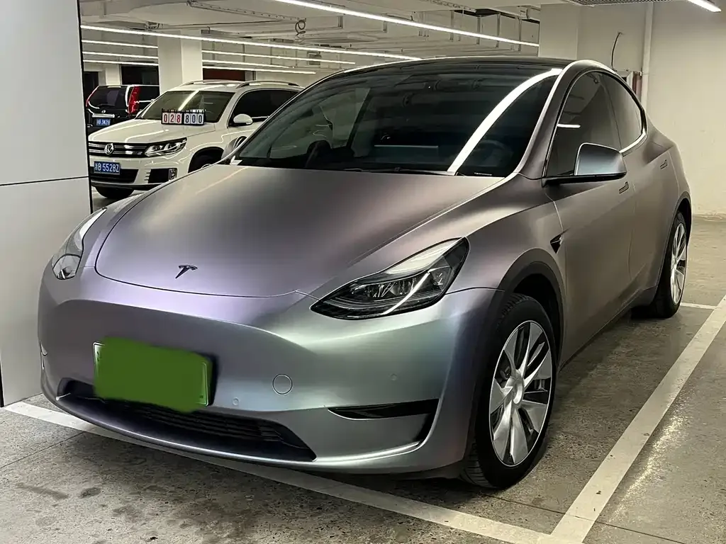 Tesla Model Y — фото 1
