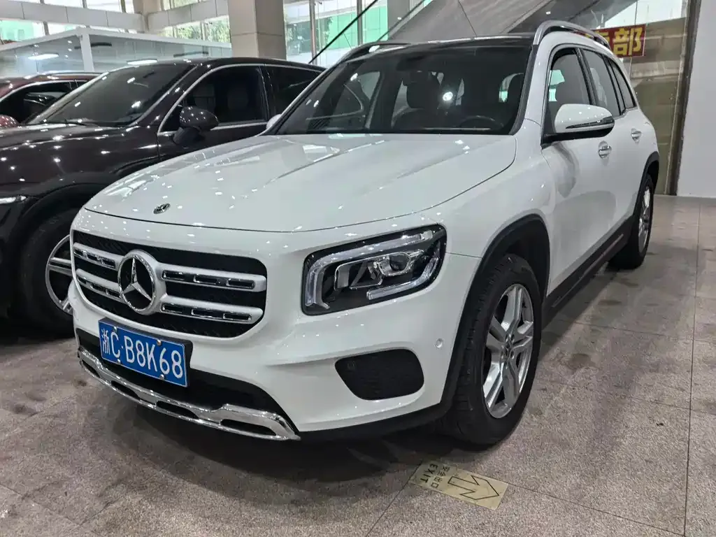 Mercedes-Benz GLB — фото 1