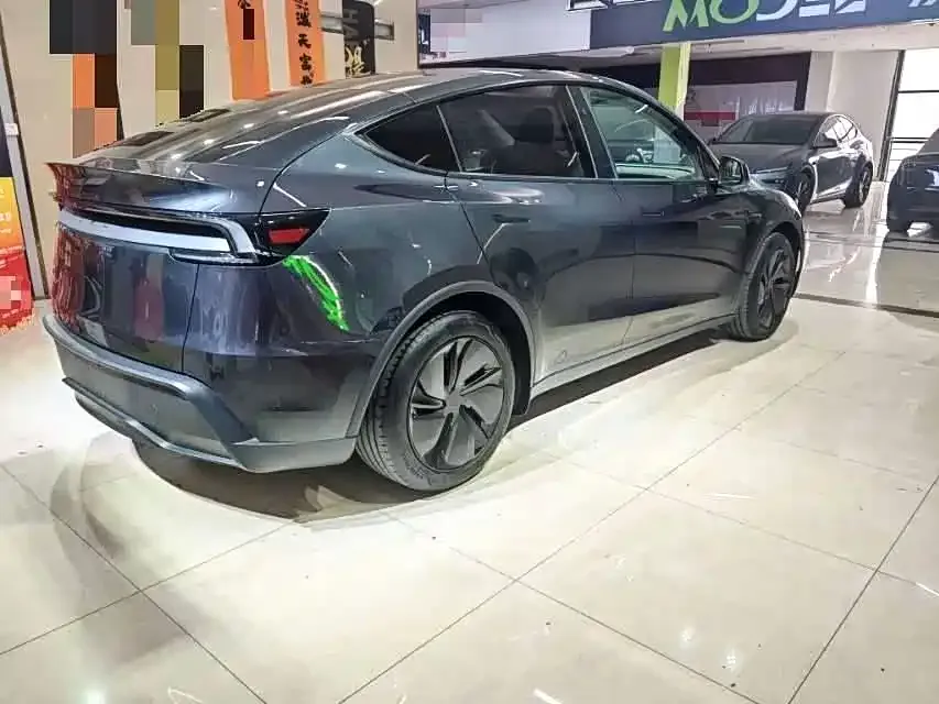 Tesla Model Y — фото 5