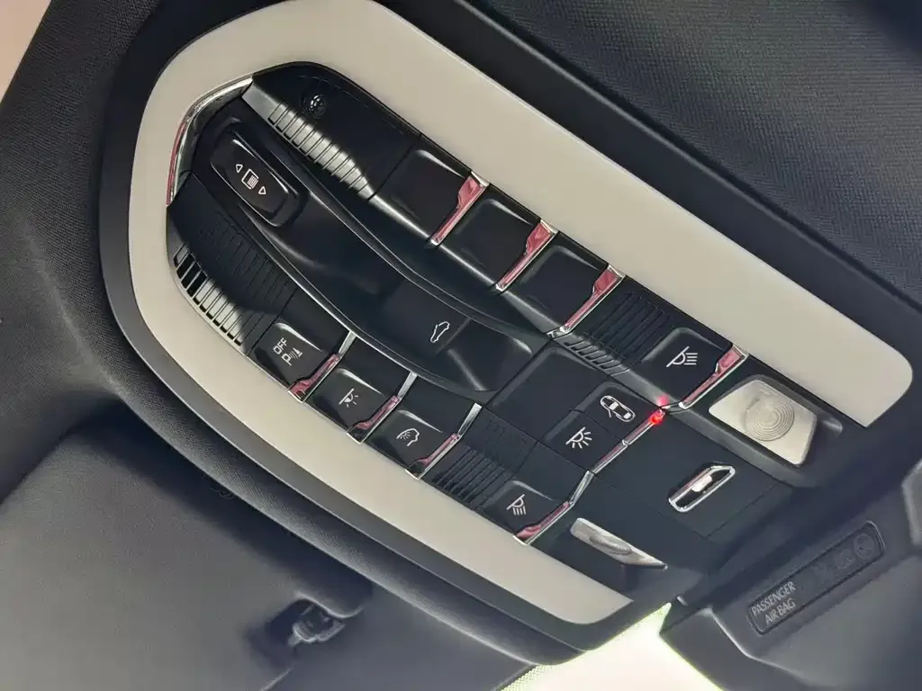 Porsche Macan 2025 из CN, фото 2