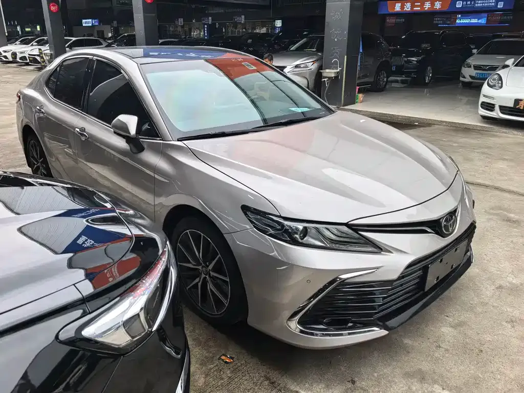 Toyota Camry — фото 5