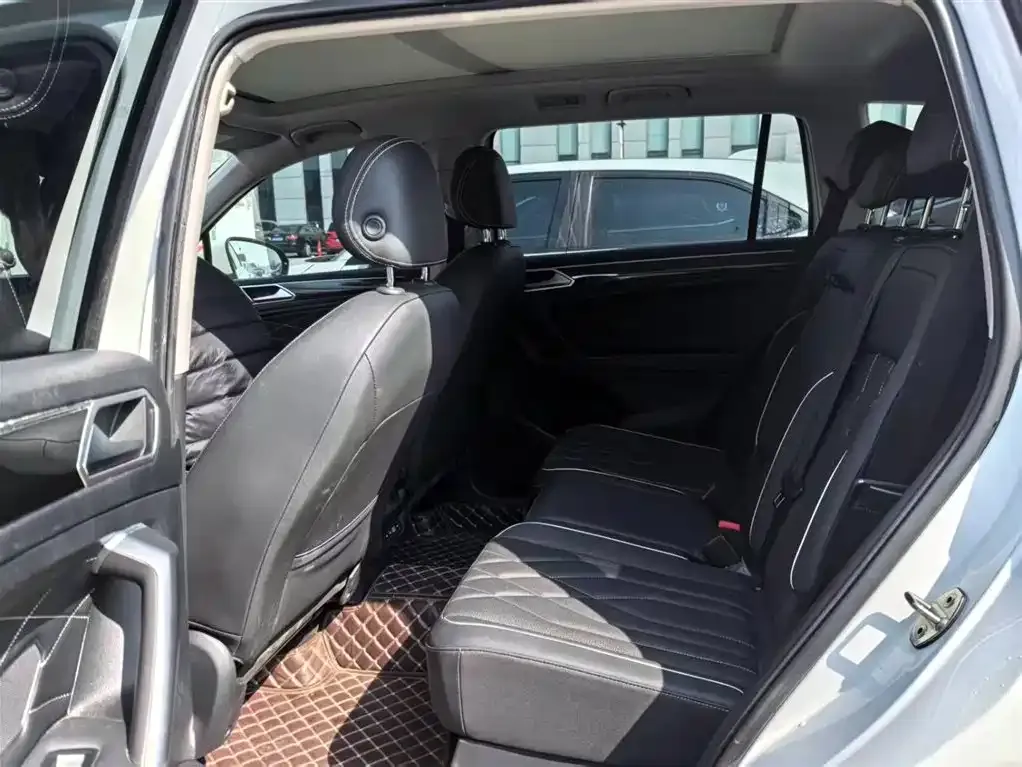 Volkswagen Tiguan L 2022 из CN, фото 2