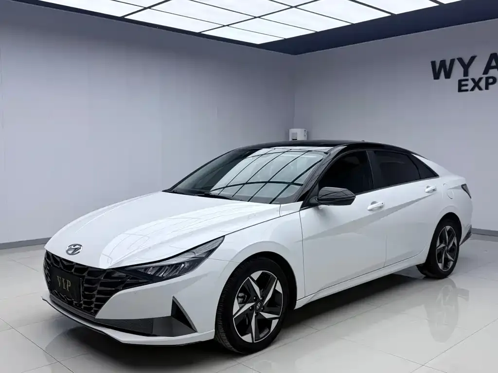 Hyundai Elantra — фото 1