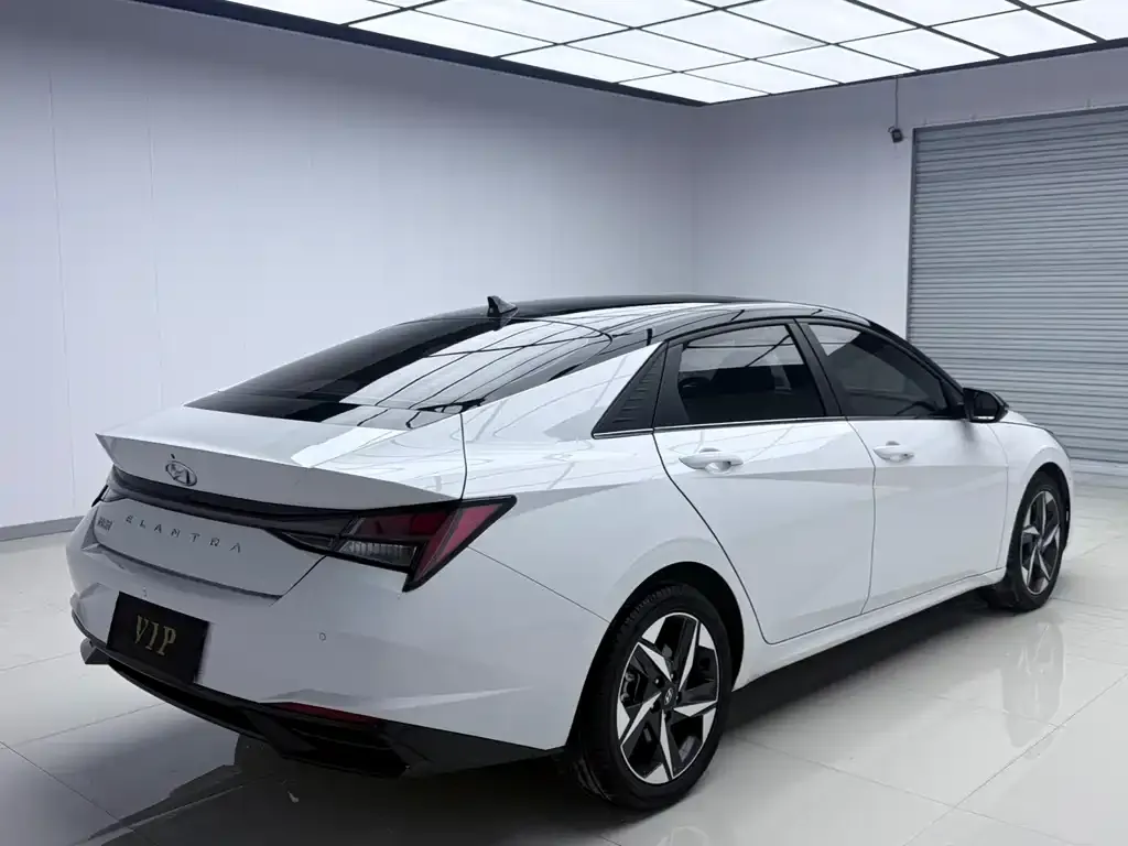 Hyundai Elantra — фото 7
