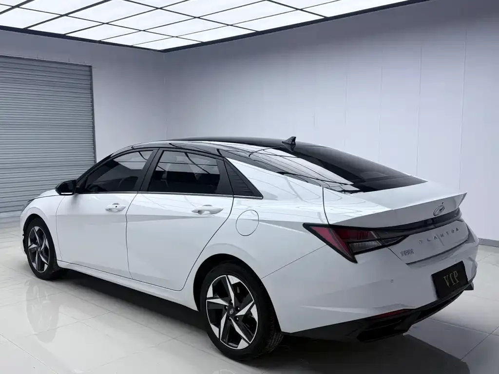 Hyundai Elantra — фото 10
