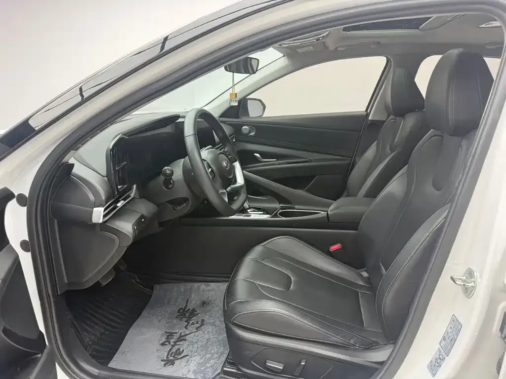 Hyundai Elantra — фото 8