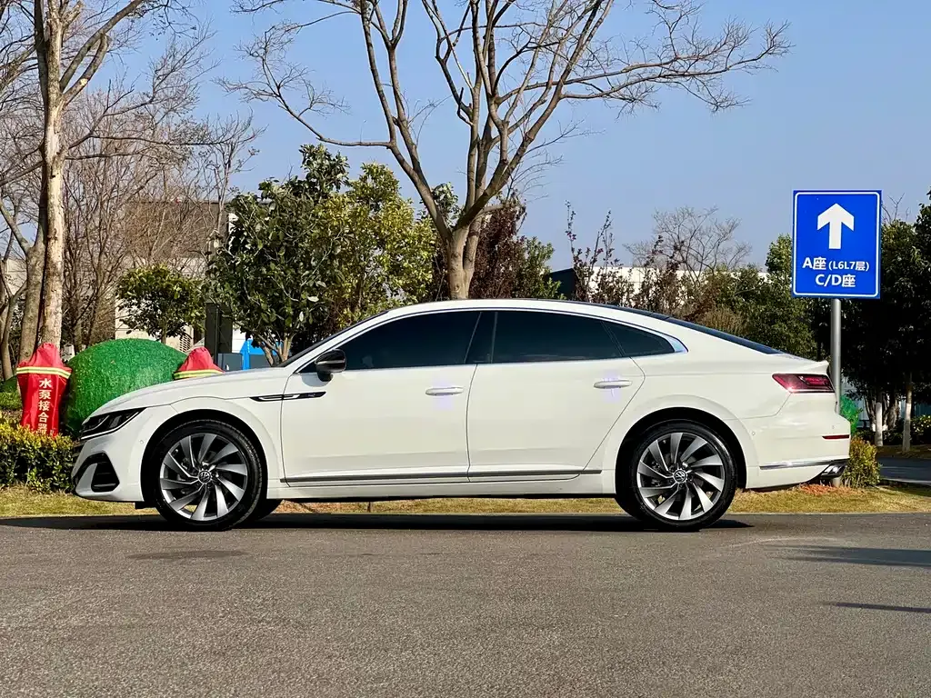 Volkswagen CC 2024 из CN, фото 7