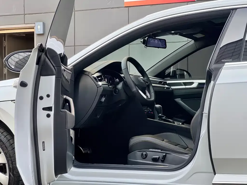 Volkswagen CC 2024 из CN, фото 9