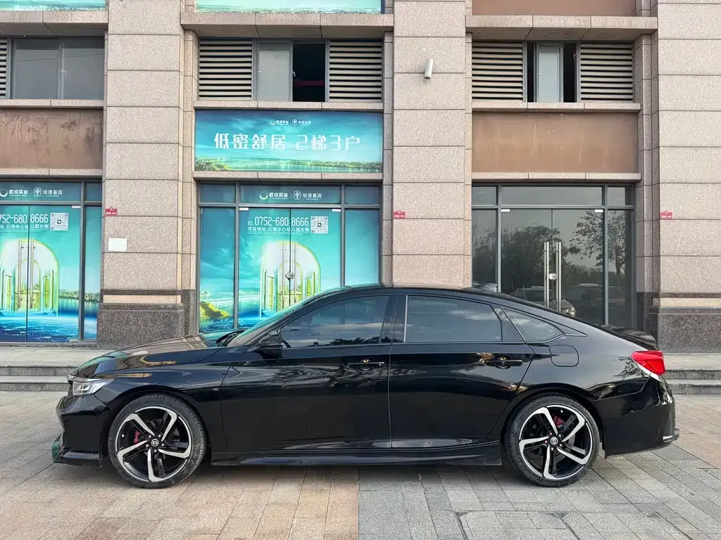 Honda Accord — фото 8