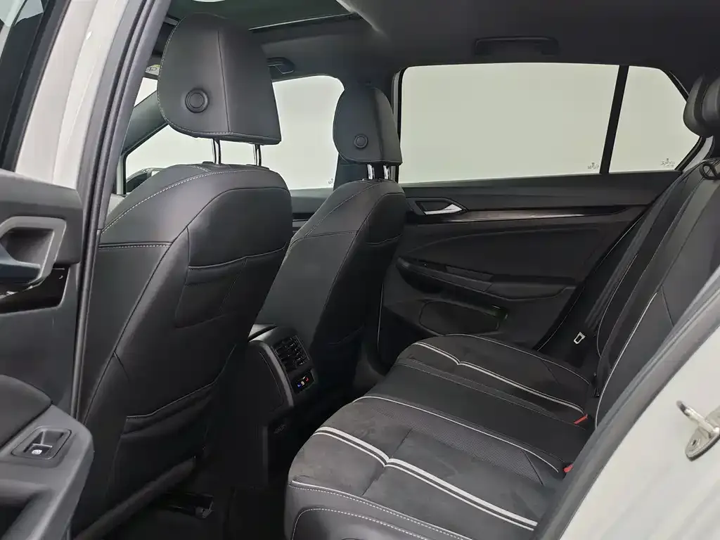 Volkswagen Golf 2022 из CN, фото 5