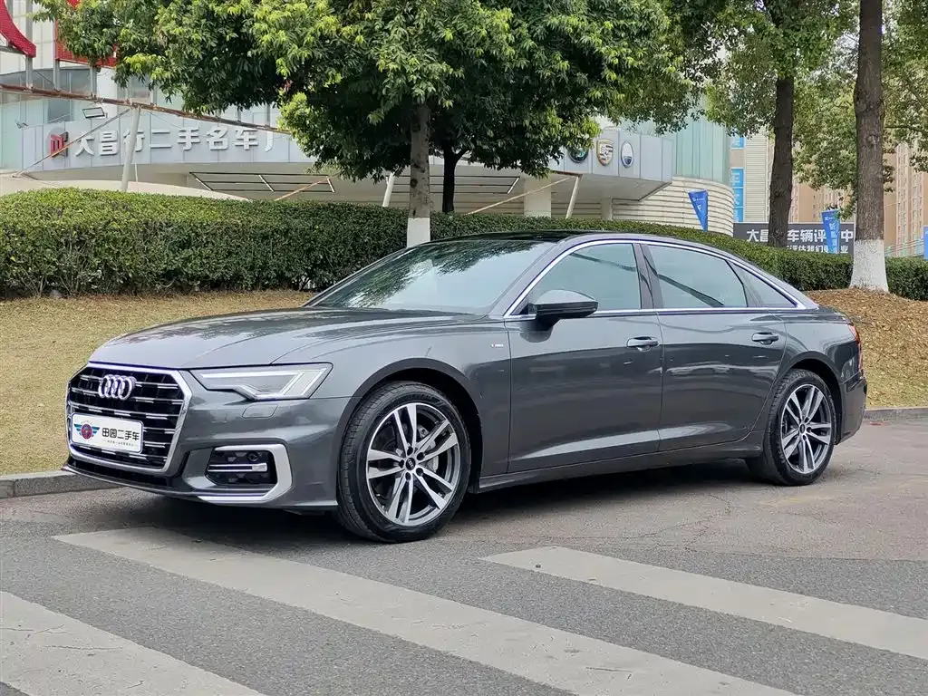 Audi A6L — фото 1
