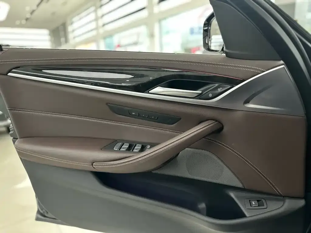 BMW 5 Series — фото 2