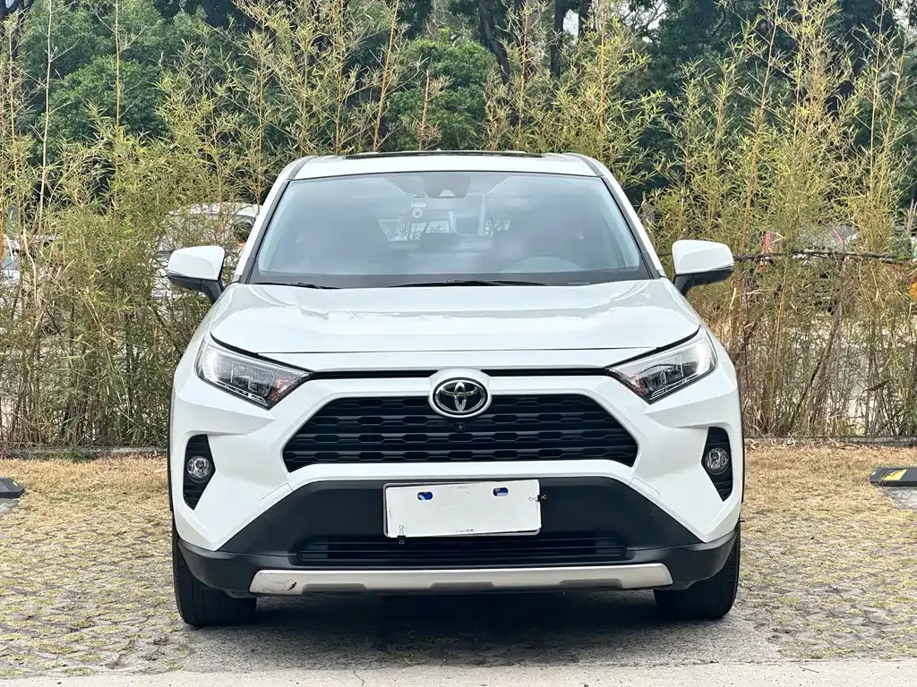 Toyota RAV4 — фото 9