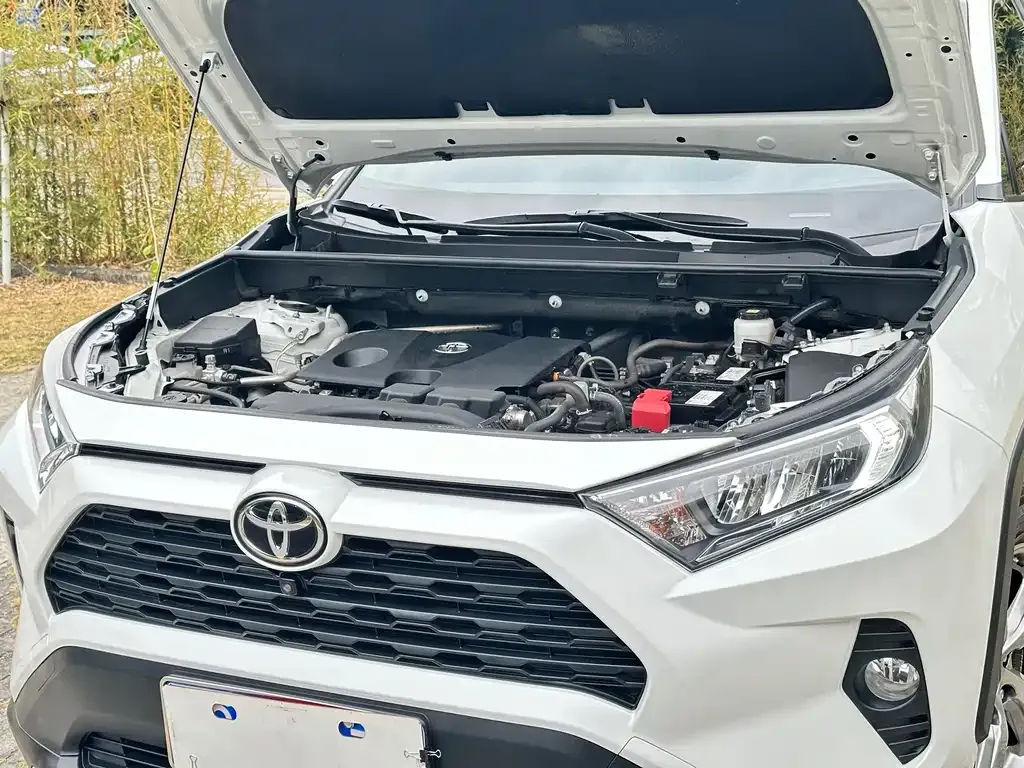 Toyota RAV4 — фото 7