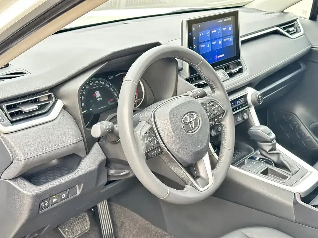 Toyota RAV4 — фото 5