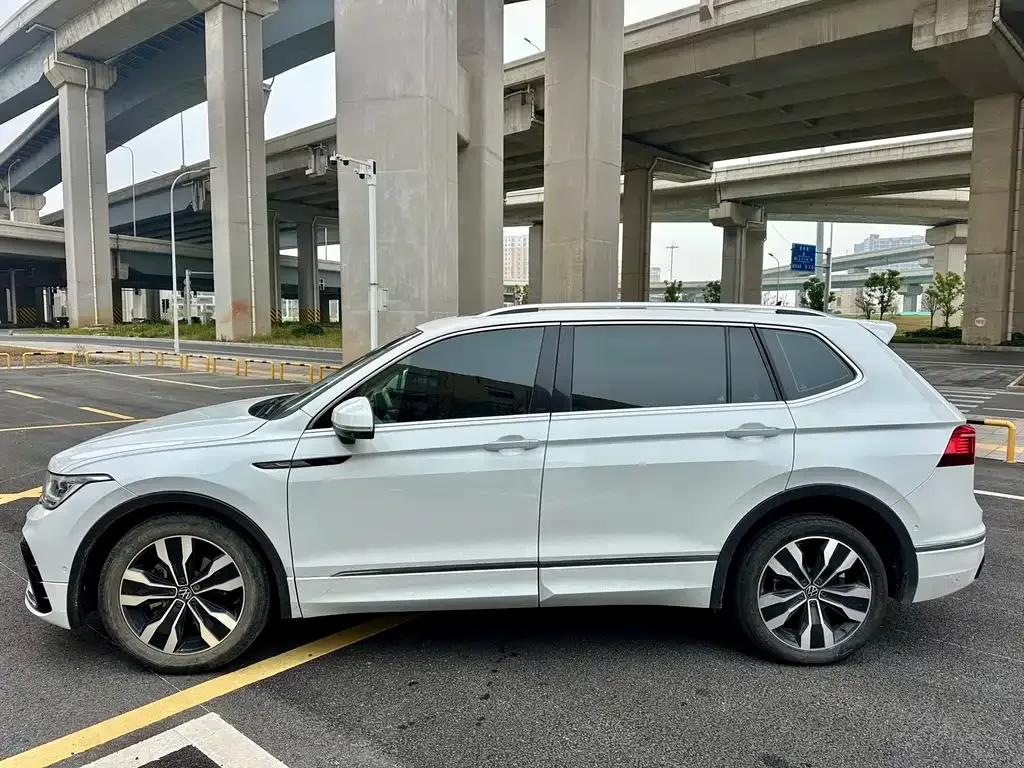 Volkswagen Tiguan L 2023 из CN, фото 5