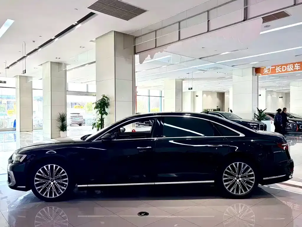 Audi A8 2023 из CN, фото 3