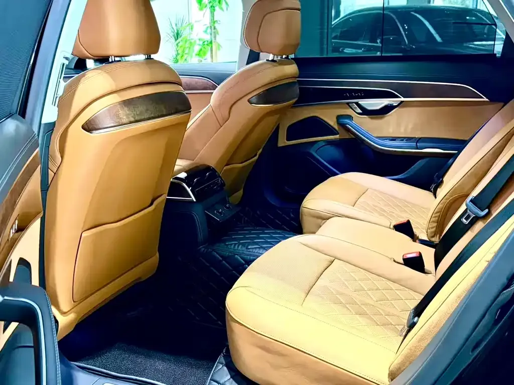 Audi A8 2023 из CN, фото 10