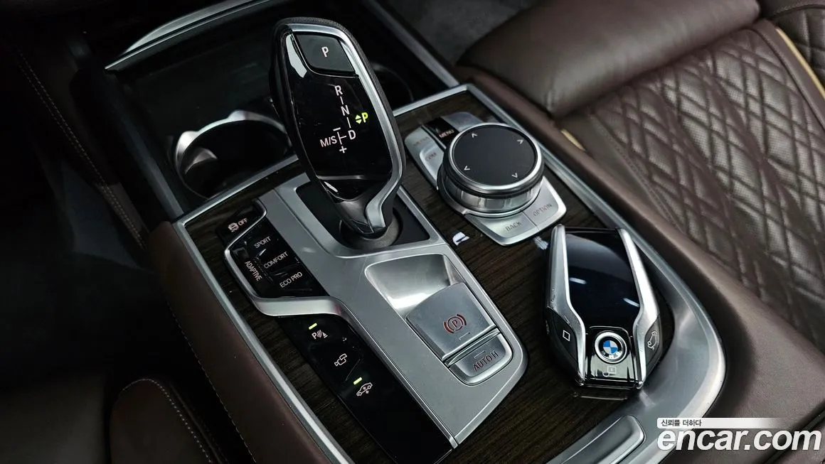 BMW 7-Series — фото 10
