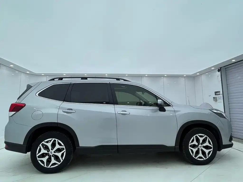 Subaru Forester 2022 из CN, фото 8