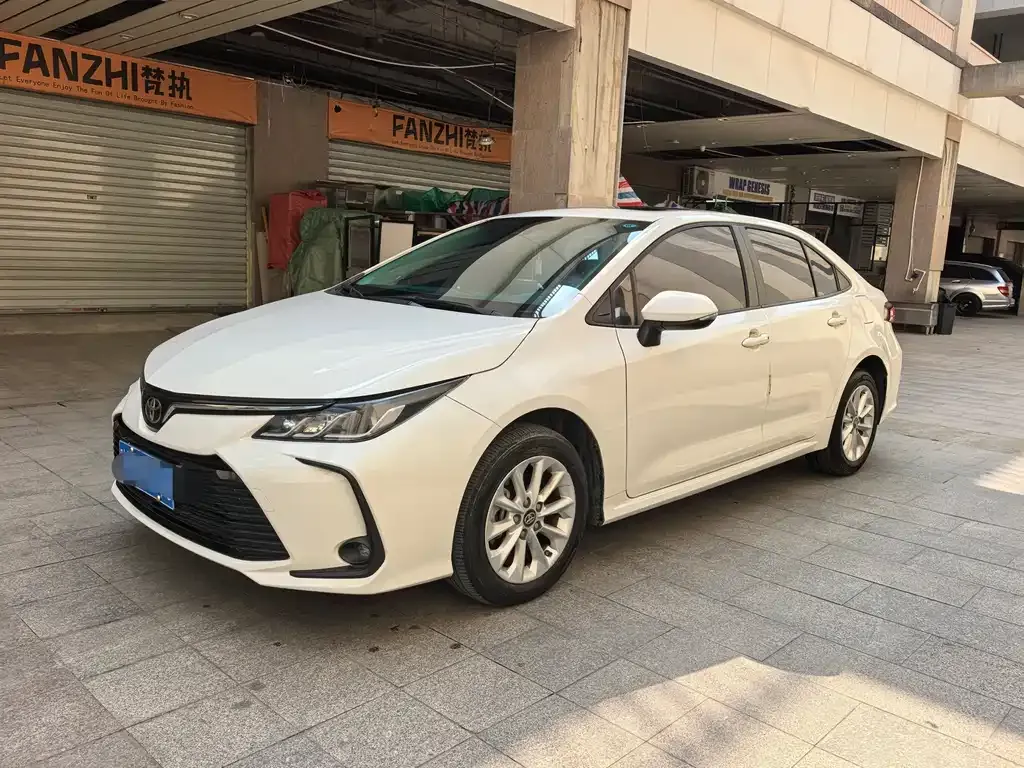 Toyota Corolla — фото 1