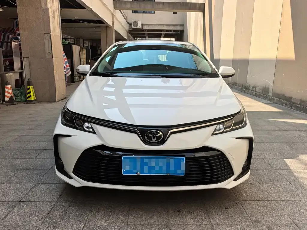 Toyota Corolla — фото 4