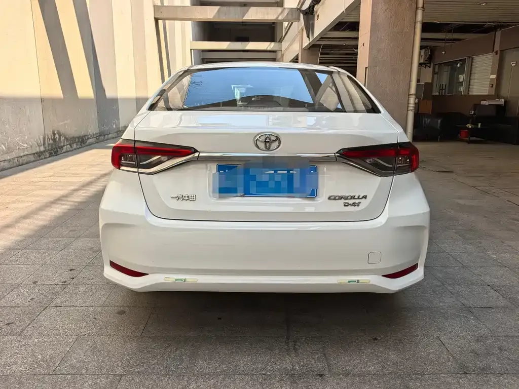 Toyota Corolla — фото 8