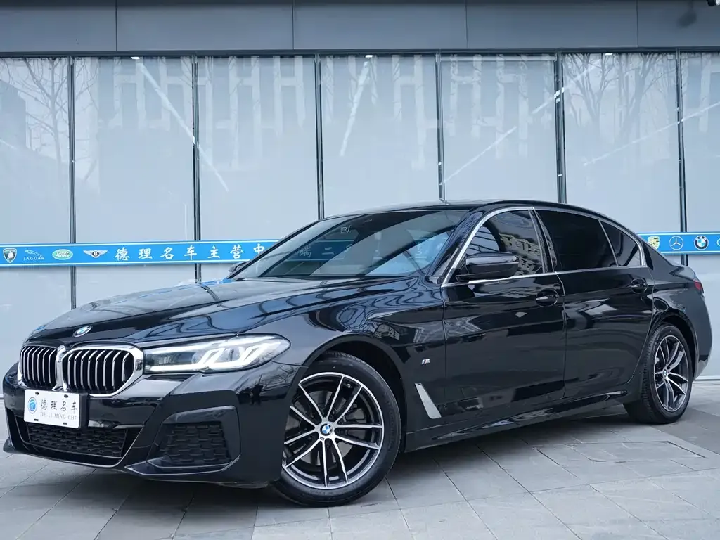 BMW 5 Series — фото 1