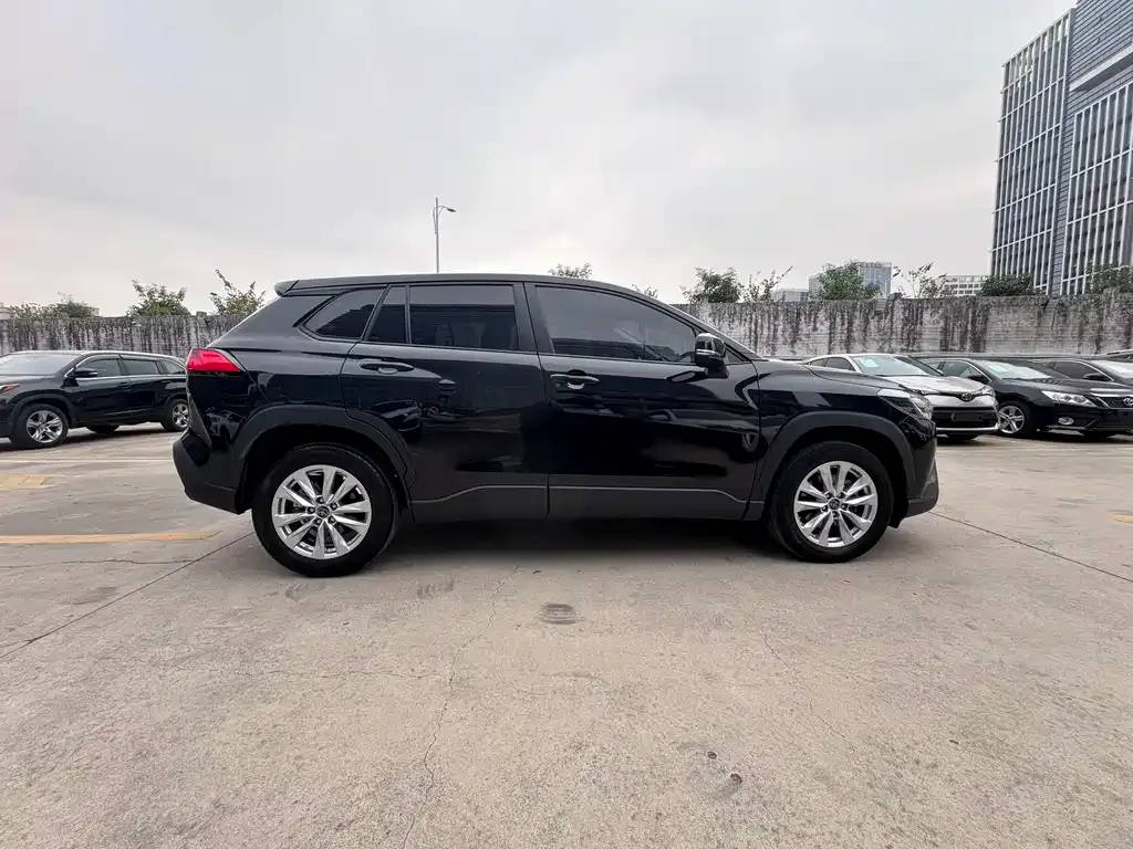 Toyota Corolla Cross 2023 из CN, фото 8