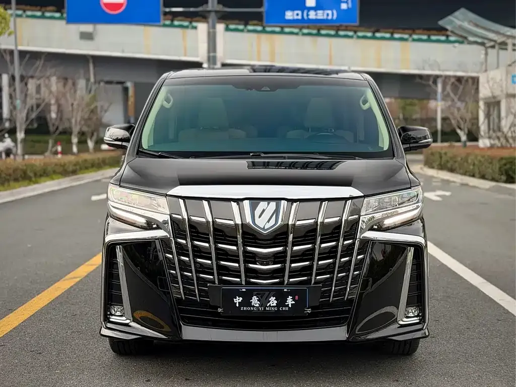Toyota Alphard — фото 2