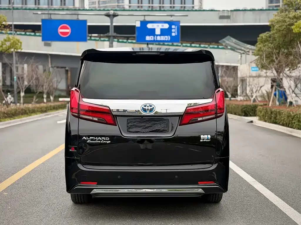 Toyota Alphard — фото 7