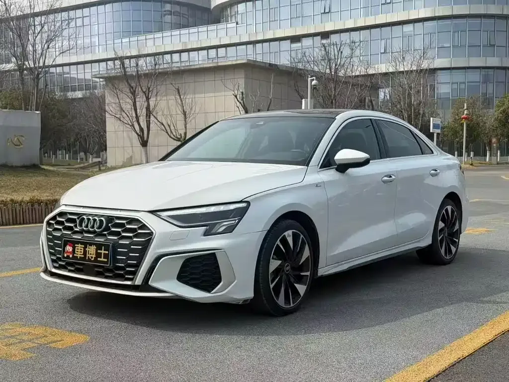 Audi A3 — фото 1