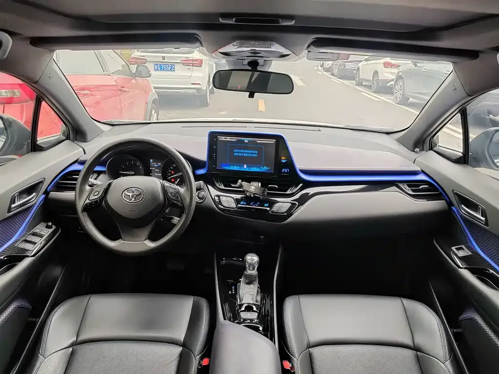 Toyota C-HR — фото 2