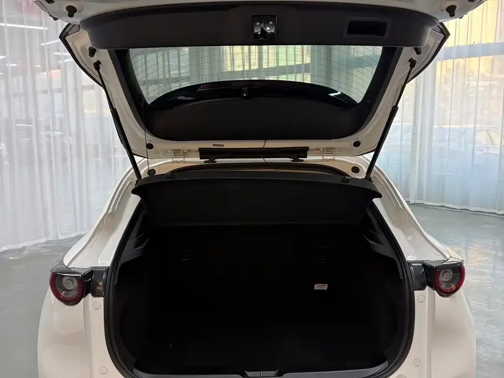 Mazda CX-30 2022 из CN, фото 2