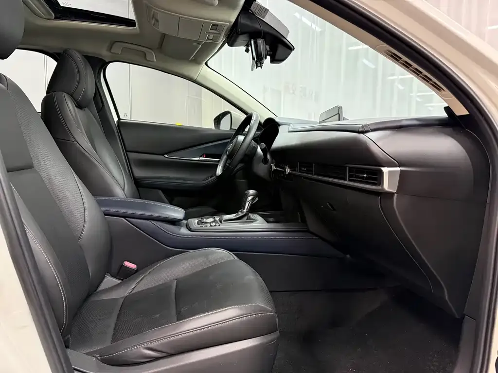 Mazda CX-30 2022 из CN, фото 8