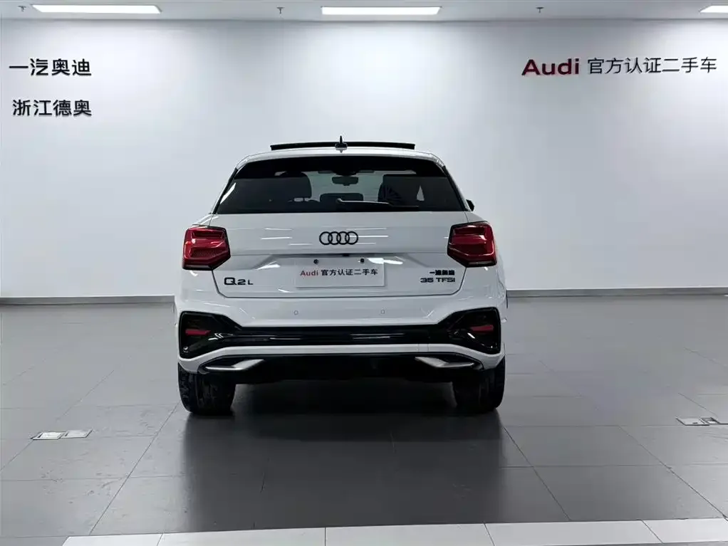 Audi Q2L — фото 8
