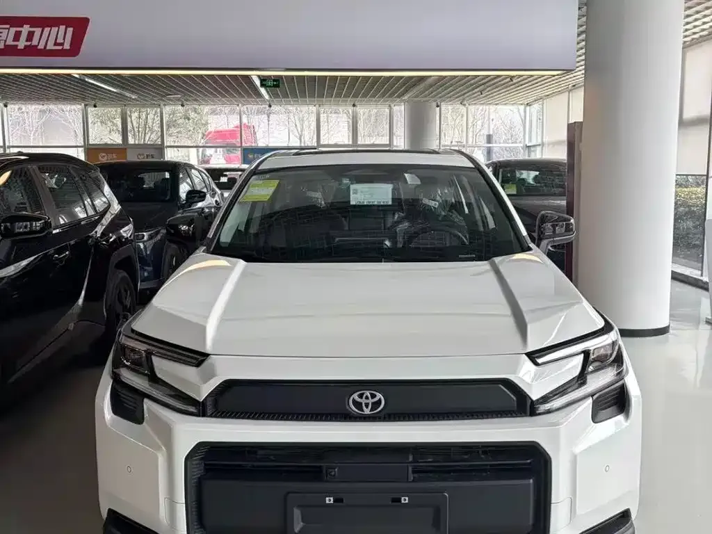 Toyota RAV4 — фото 1