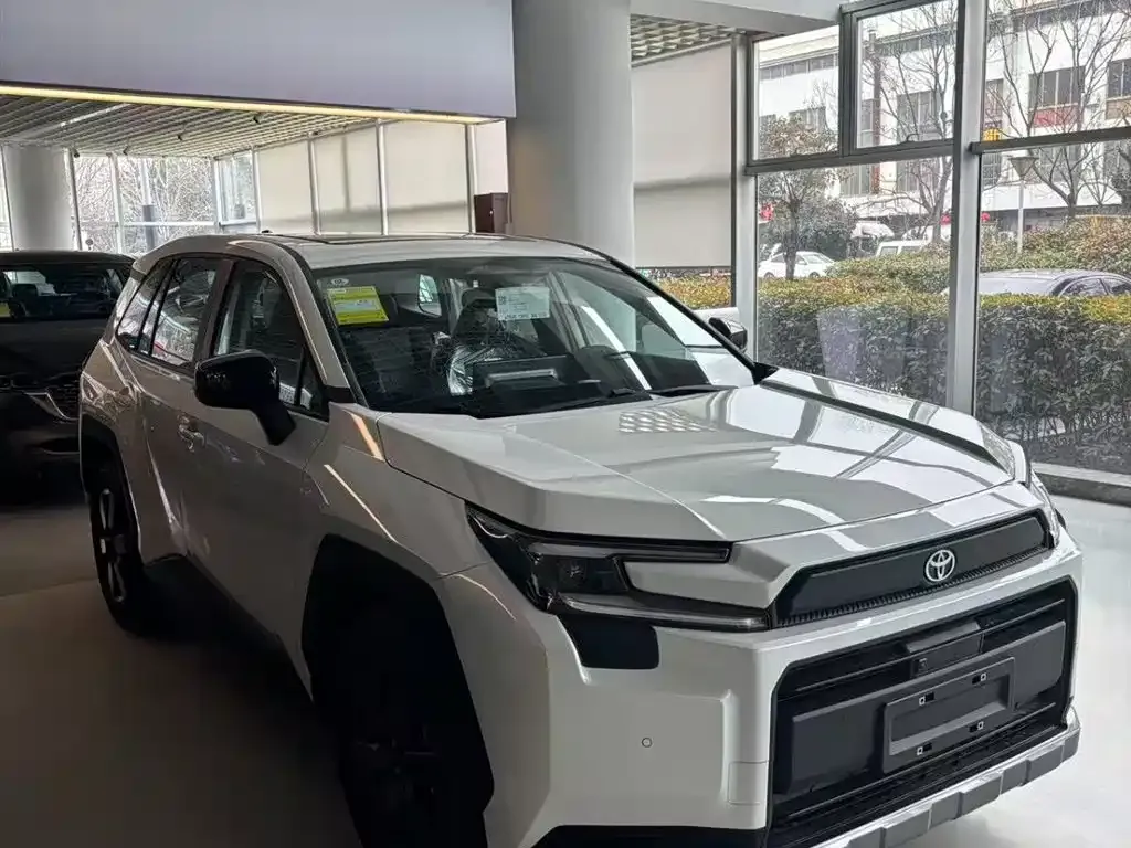 Toyota RAV4 — фото 6