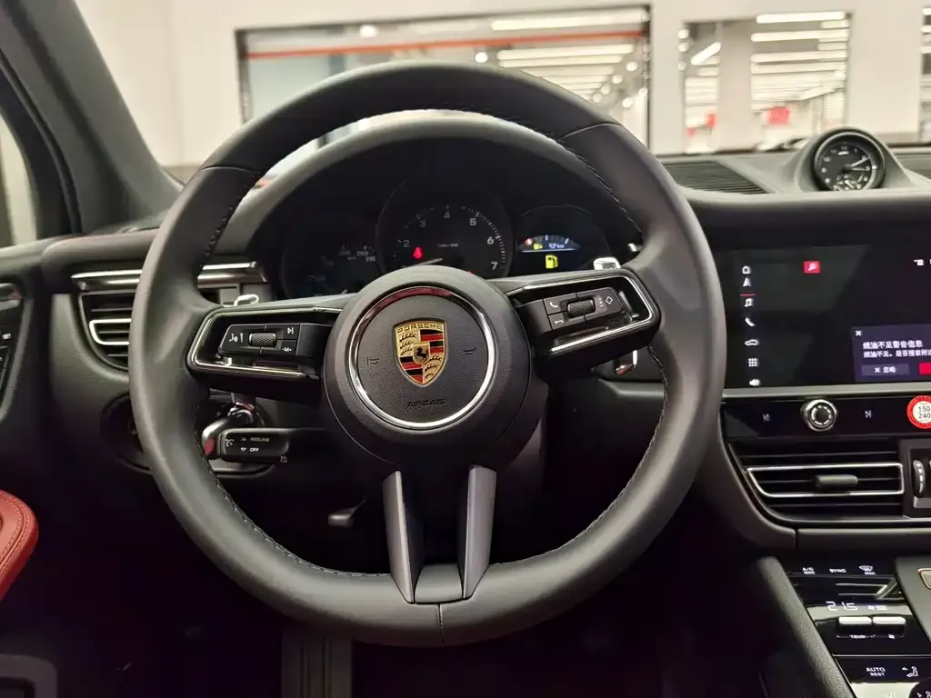 Porsche Macan — фото 9