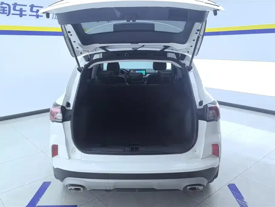 Ford Escape 2024 из CN, фото 2