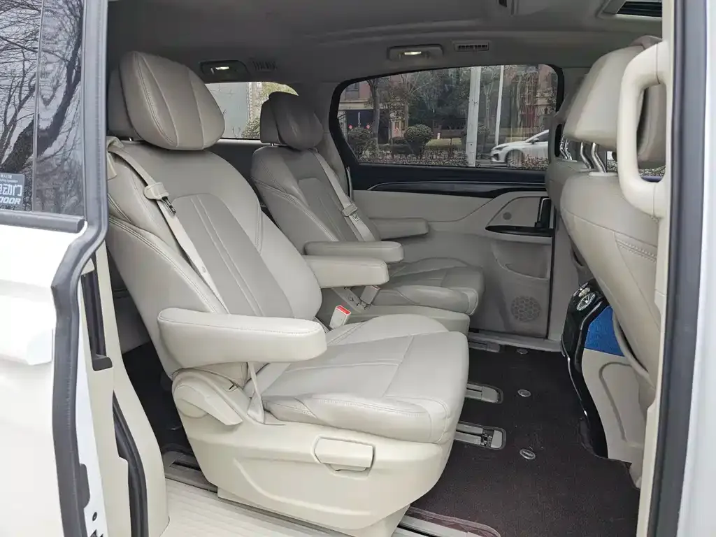 Buick GL8 2021 из CN, фото 2