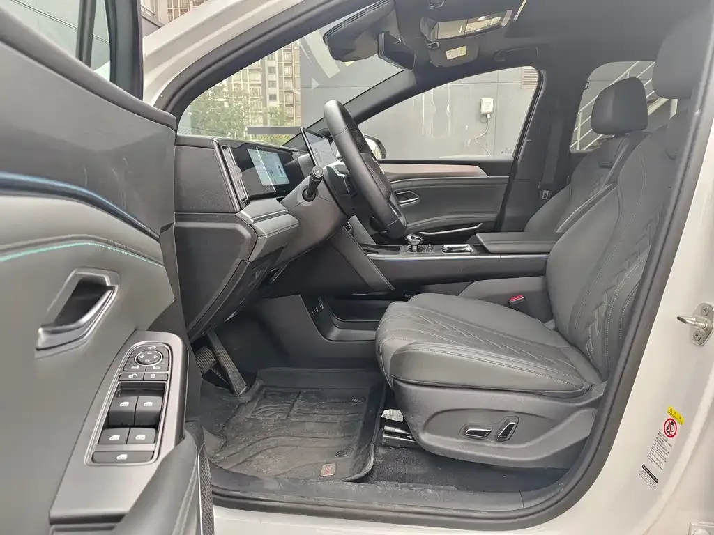 BYD L DM-i — фото 4